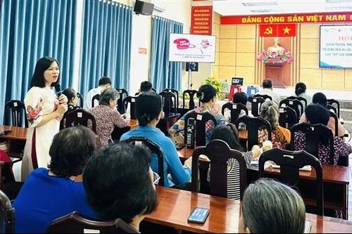 Quán cà phê thành 'điểm hẹn' tuyên truyền