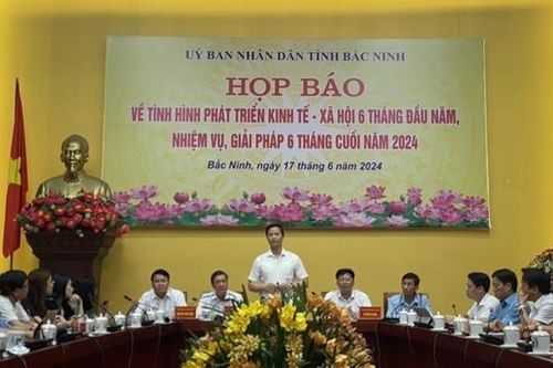 Tỉnh Bắc Ninh trả lời về việc phụ huynh 'tố' giám thị chụp bài thi trong nhà vệ sinh