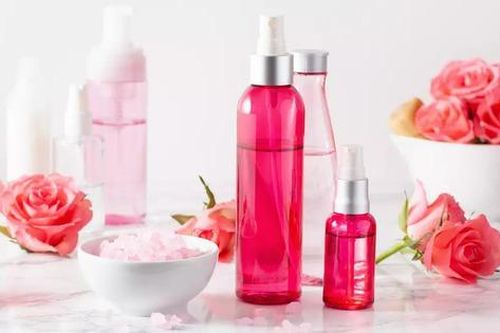 Cách sử dụng nước hoa hồng có lợi cho da và tóc