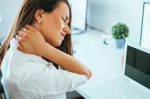 Mẹo giảm đau vai gáy cho dân văn phòng