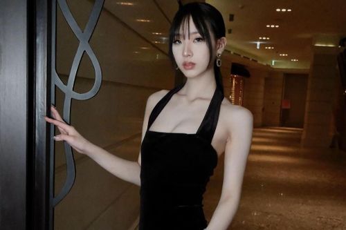 Ảnh mừng tốt nghiệp gây kinh ngạc của nữ sinh 18 tuổi