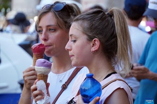 Nhiều nơi ở Italy nắng nóng hơn 44 độ C dù mùa hè chưa bắt đầu
