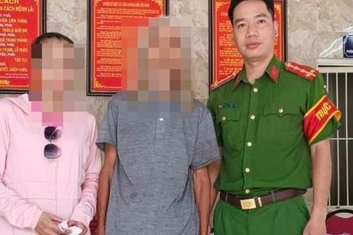Hà Nội: Đi lạc trên cầu giữa nắng nóng, cụ ông được công an giúp đỡ