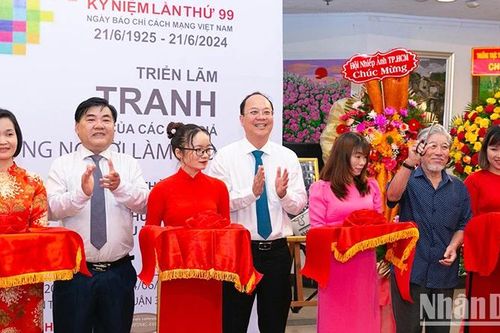 Triển lãm 130 bức tranh của những người làm báo