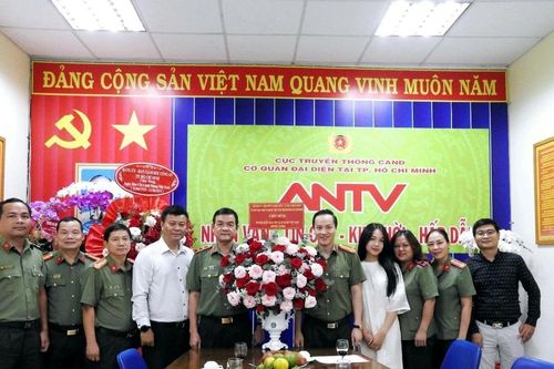 Giám đốc Công an TPHCM thăm, chúc mừng các cơ quan báo chí