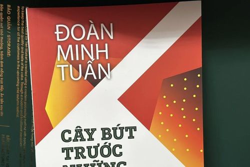 Nhà văn Đoàn Minh Tuấn mừng tuổi 92 với 'Cây bút trước những ngọn đèn tỏa sáng'