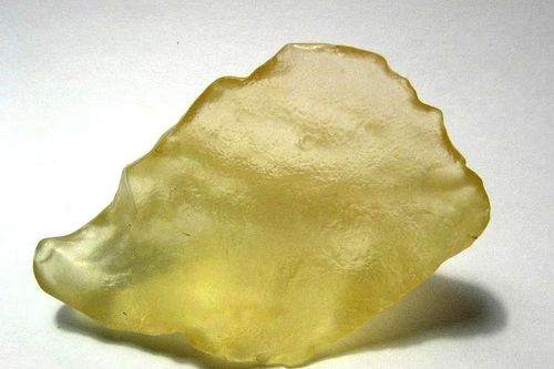 Viên đá lạ ẩn giấu thứ chưa từng thấy, thách thức giới khoa học