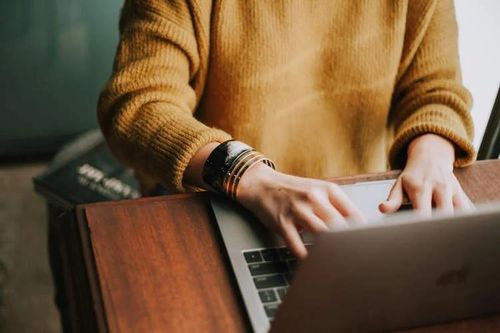 Kiện công ty vì không giao việc suốt 20 năm vẫn trả lương