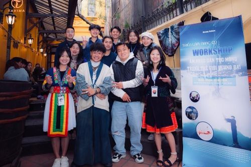 Người trẻ 'đạp gió cưỡi mây' kể chuyện dân tộc Mông