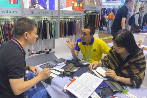 Doanh nghiệp 'căng mình' tìm hướng xuất khẩu