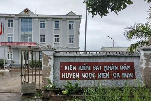 Bản tin 8H: Phó Viện trưởng VKSND huyện từng bị tố 'vòi tiền' xin thôi chức