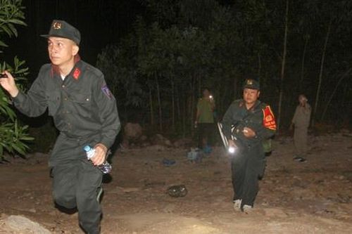 Khen thưởng cảnh sát cơ động leo núi, xuyên đêm chữa cháy rừng ở Bình Định