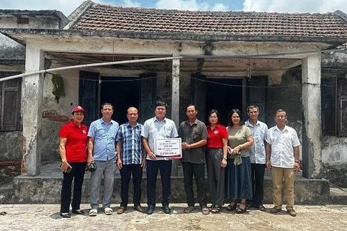 Em Vũ Gia Nghĩa bị tai nạn giao thông đã được xuất viện về nhà