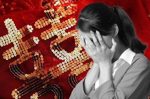 Cô gái tự tử sau 17 ngày đính hôn, bố mẹ bị đòi hơn 1 tỷ đồng sính lễ