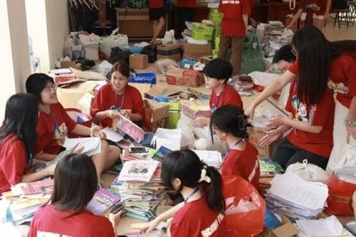 Học sinh Hà Nội thu hơn 5,6 tấn giấy và quần áo cũ, gửi thông điệp bảo vệ môi trường