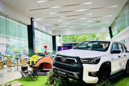 308 xe Toyota Hilux bán ra thị trường chỉ sau nửa tháng ra mắt