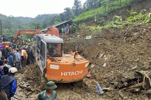 4 người trong cùng gia đình tử vong do sạt lở đất