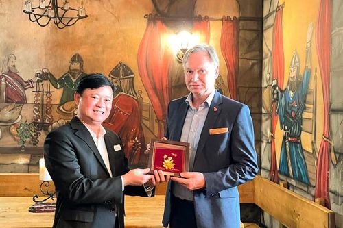 Đoàn công tác tỉnh Nghệ An làm việc với chính quyền thành phố Erfurt, CHLB Đức