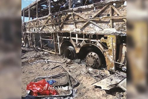 Zimbabwe: Xe buýt bốc cháy khi đang di chuyển khiến 8 người thiệt mạng