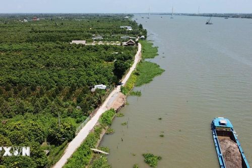 Đồng Tháp: Người dân bất an vì sạt lở bờ sông gần khu vực khai thác cát
