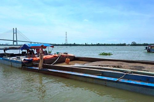 CSGT Đồng Tháp phát hiện nhiều vụ khai thác, vận chuyển cát trái phép