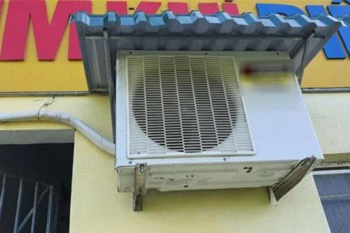 Có phải che chắn cục nóng điều hòa ngoài trời để tránh mưa nắng không?