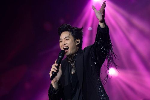Tùng Dương từng bị bầu show từ chối vì hát như lên đồng