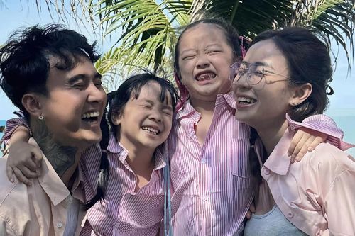 Đạt G cưng chiều con gái của Cindy Lư, hai nhóc tỳ quấn quýt không rời