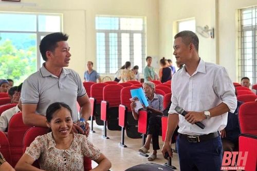 Tập huấn phát triển chăn nuôi gà ri theo hướng an toàn sinh học gắn với tiêu thụ sản phẩm
