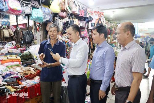 Huyện Long Thành tiến tới 'phủ' thanh toán trực tuyến