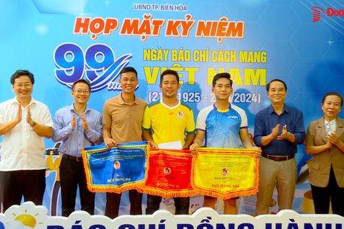 Đội liên quân phóng viên thường trú vô địch giải bóng đá các cơ quan báo chí
