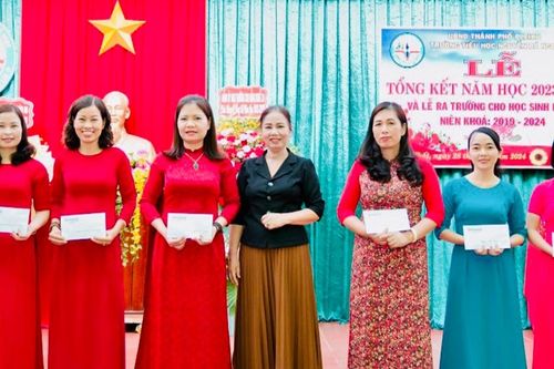 U70 vẫn tâm huyết với công tác khuyến học