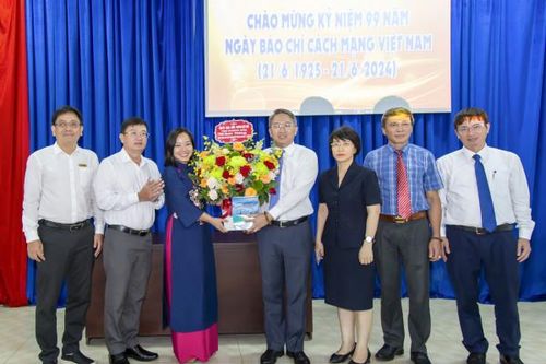 Bí thư Tỉnh ủy Nguyễn Hải Ninh thăm các cơ quan báo chí