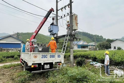 Đề phòng sự cố điện mùa mưa bão: Cẩn trọng không thừa