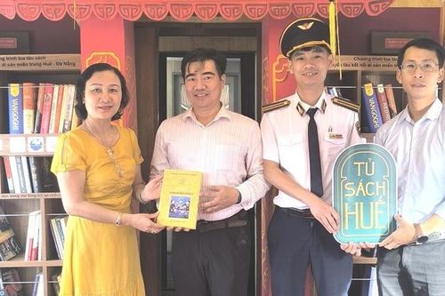 Trạm đọc miễn phí trên đoàn tàu kết nối Huế - Đà Nẵng
