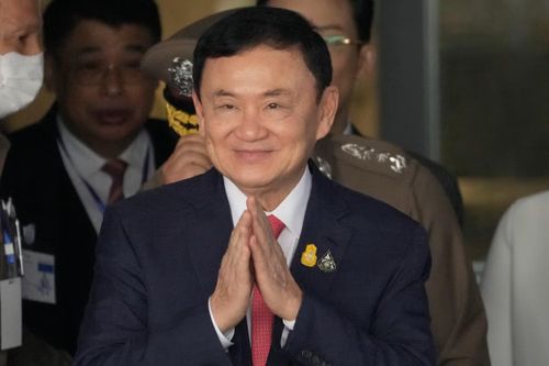 Ông Thaksin được tại ngoại sau phiên tòa truy tố tội khi quân