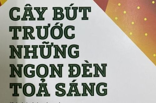 Nhà văn Đoàn Minh Tuấn ra mắt sách 'Cây bút trước những ngọn đèn tỏa sáng'