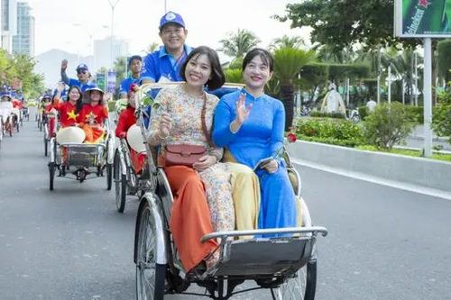 1.500 phụ nữ diễu hành áo dài trên phố biển Nha Trang