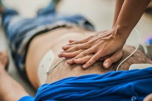 Phương pháp hồi tim khi ngưng thở