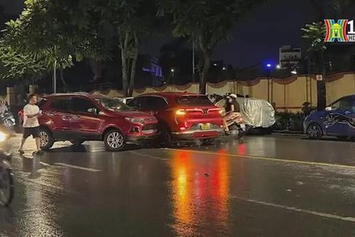 Ô tô lao vào đám đông, nhiều xe va chạm liên hoàn