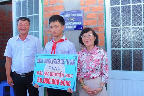 Hội Khuyến học tỉnh Tiền Giang trao tặng 'Mái ấm khuyến học'
