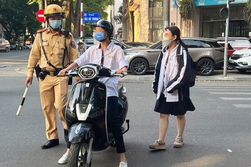 Vì sao cần dạy kỹ năng lái xe an toàn cho học sinh cấp 3?
