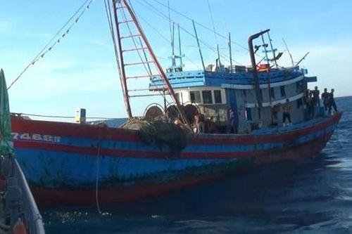Ngư dân gặp khó vì tàu khai thác thủy sản trái phép gần bờ