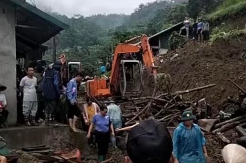 Sạt lở đất ở Bắc Kạn làm 4 người trong gia đình tử vong