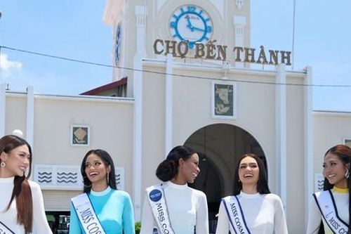 Dàn thí sinh Miss Cosmo 2024 diện áo dài, khoe sắc trước cửa chợ Bến Thành