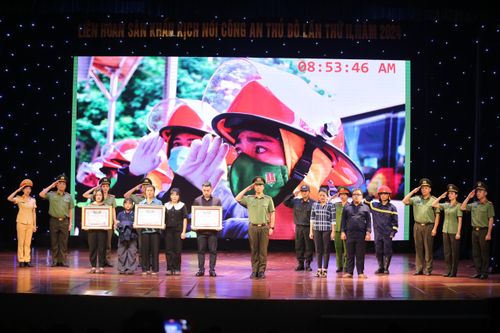 Liên hoan sân khấu Kịch nói Công an Thủ đô 2024: Bất ngờ với khả năng diễn xuất của các chiến sĩ Công an Hà Nội
