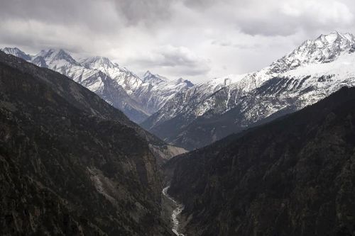 Dãy Himalaya ít tuyết, nguồn nước bị đe dọa