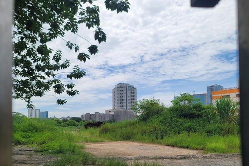 Lô đất dự án quây tôn bỏ hoang hơn thập kỷ tại Hà Nội