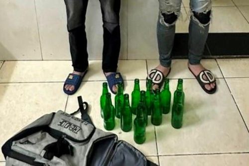 Ngăn chặn hai nam thanh niên mang theo hàng chục vỏ chai bia đi đánh nhau