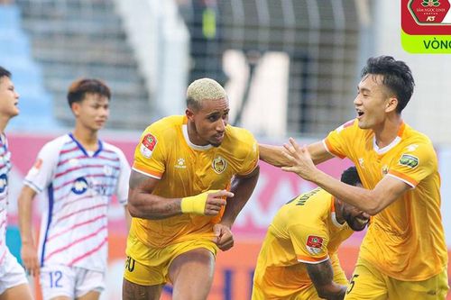Thua 2 trận liên tiếp, SLNA đối mặt nguy cơ đá play-off trụ hạng